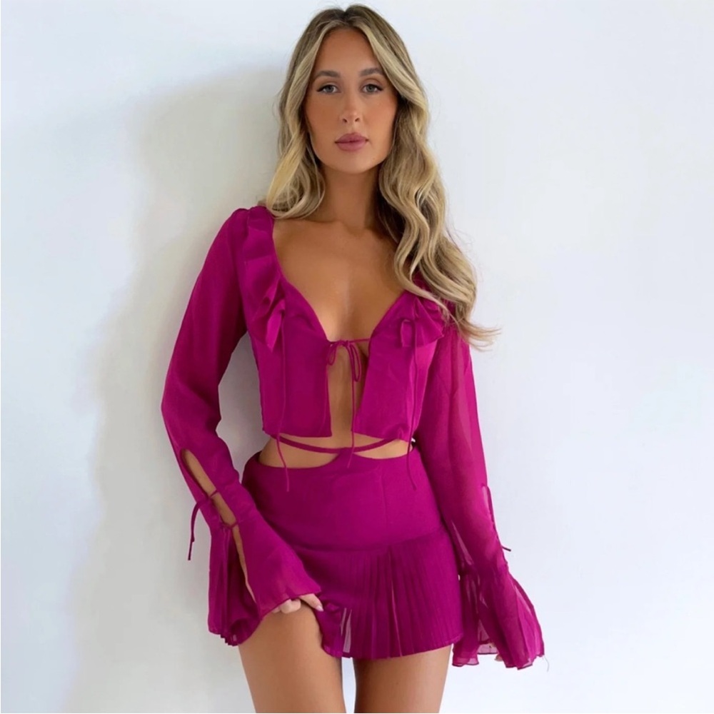 Outcast Clothing - TARA MINI SKIRT (S) & CROP
TOP (XS)